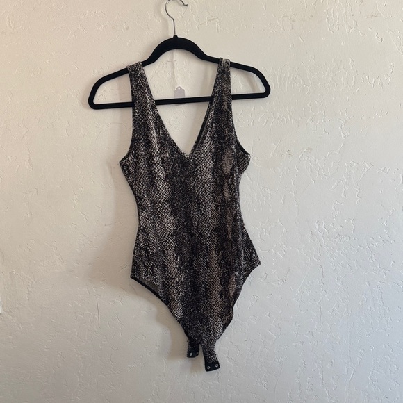 Abound Black and White Textured Sleeveless Top - Picture 3 of 3